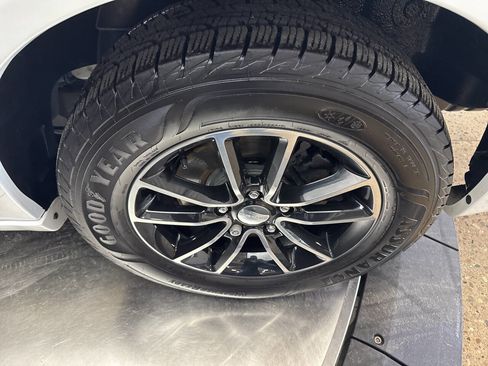 Used 2016 Dodge Grand Caravan SXT image 34