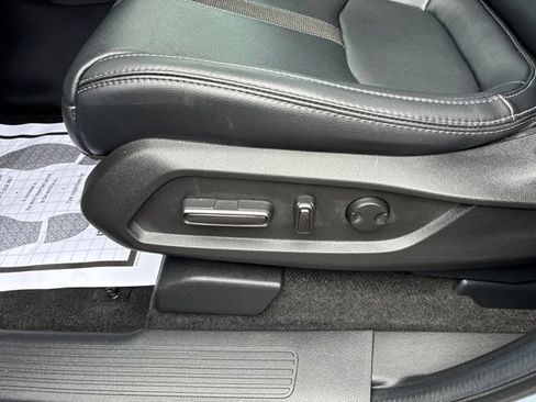 Used 2025 Honda Pilot Touring image 11