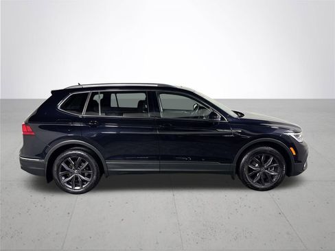 Certified 2023 Volkswagen Tiguan SE w/ Panoramic Sunroof Package image 5