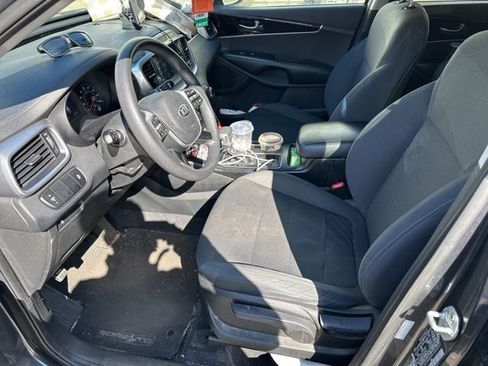 Used 2020 Kia Sorento LX image 5
