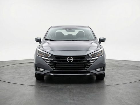 Used 2025 Nissan Versa SV image 2