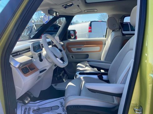 Used 2025 Volkswagen ID. Buzz 1st Edition AWD/4WD image 10