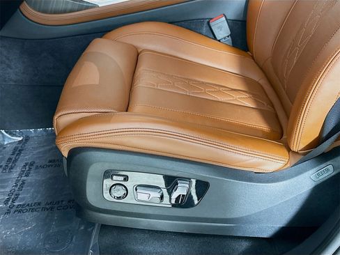 Used 2025 BMW X7 M60i image 20