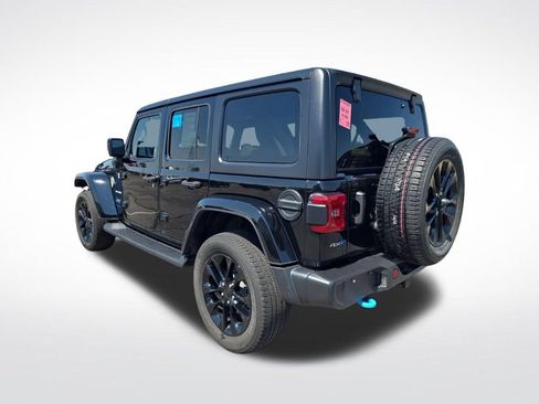 Used 2022 Jeep Wrangler Unlimited Sahara w/ Cold Weather Group AWD/4WD image 6