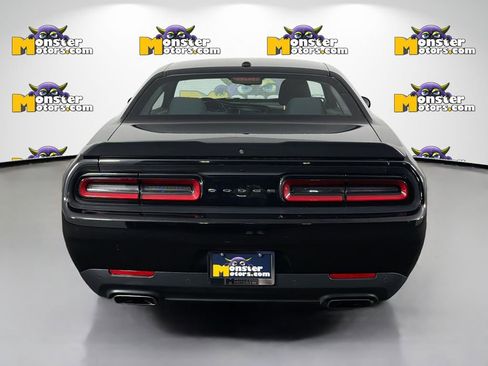 Used 2019 Dodge Challenger R/T w/ Driver Convenience Group image 6