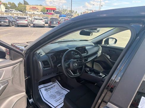 Used 2024 Nissan Rogue S AWD/4WD image 16
