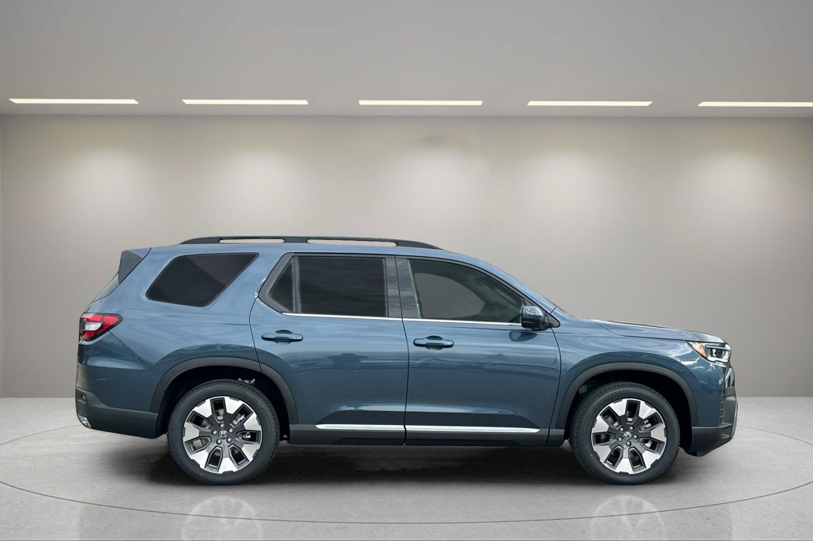 New 2026 Honda Pilot Touring image 2