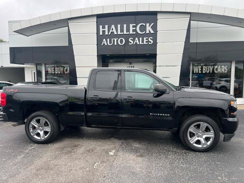Used 2018 Chevrolet Silverado 1500 Custom w/ Custom Convenience Package AWD/4WD image 1