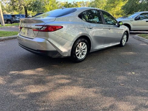 Used 2025 Toyota Camry LE FWD image 5