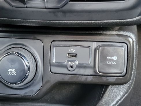 Used 2023 Jeep Renegade Altitude AWD/4WD image 13