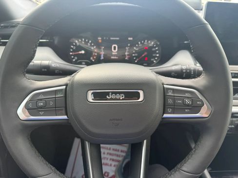 Used 2025 Jeep Compass Limited AWD/4WD image 8
