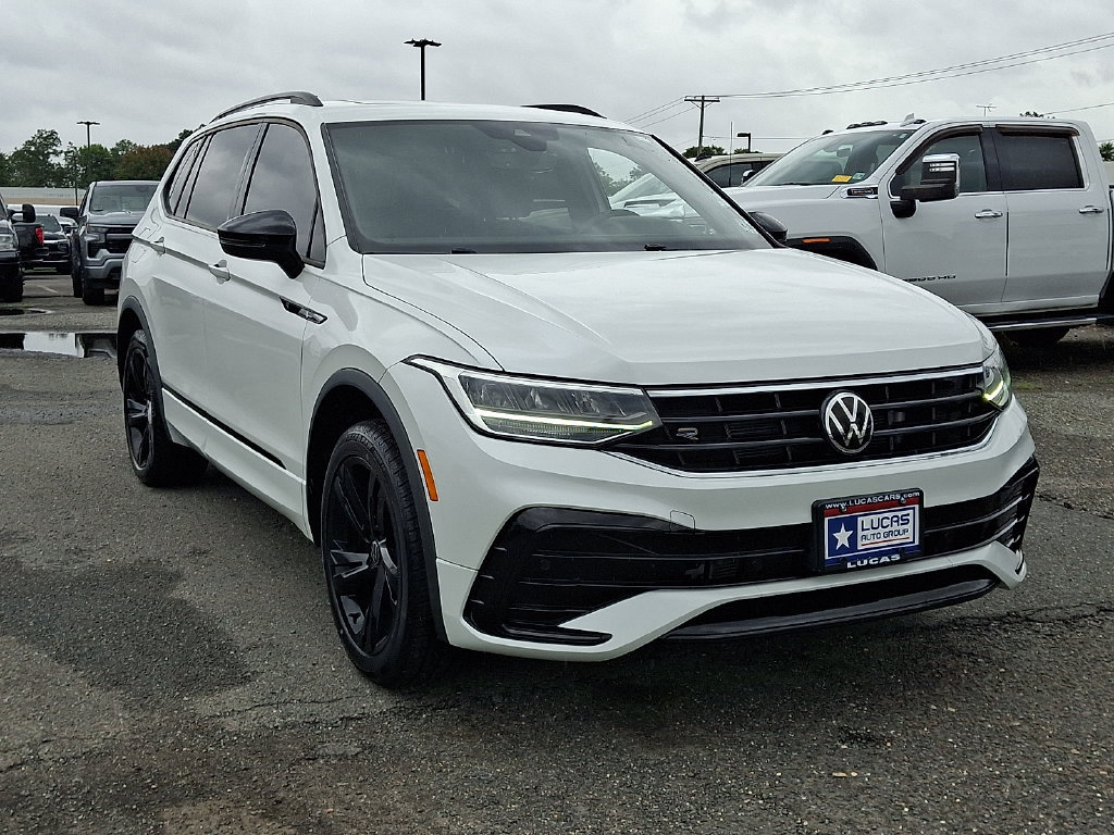 Used 2023 Volkswagen Tiguan SE R-Line AWD/4WD image 2