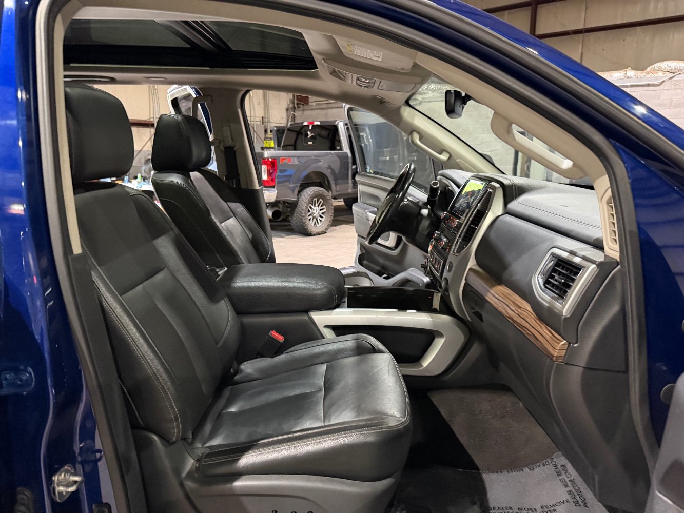 Used 2020 Nissan Titan SL w/ Moonroof Package AWD/4WD image 25