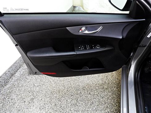 Used 2023 Kia Forte LXS FWD image 7