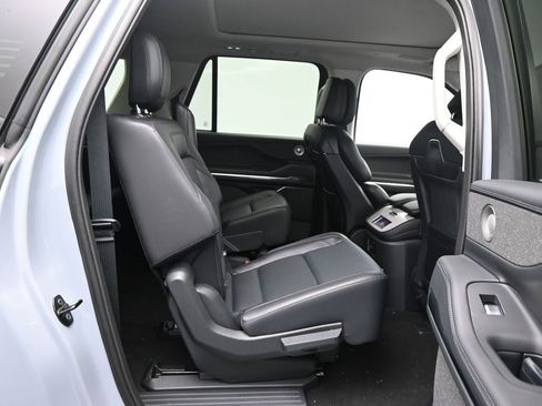 New 2025 Lincoln Navigator L Reserve image 9