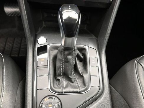 Used 2022 Volkswagen Tiguan SE image 26