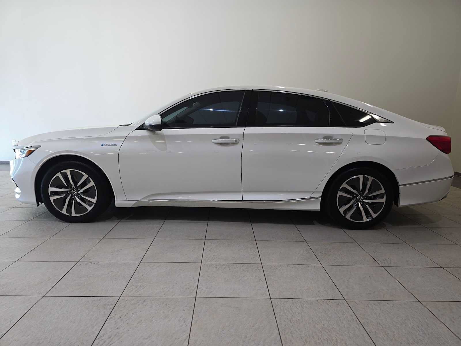 Used 2020 Honda Accord Touring image 3