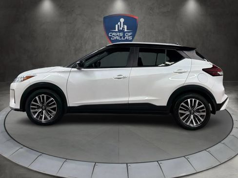 Used 2022 Nissan Kicks SV FWD image 2