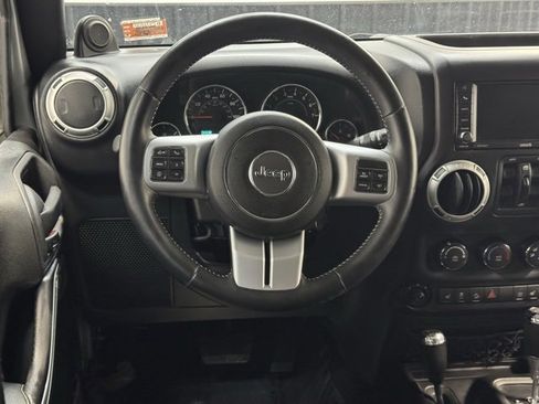 Used 2014 Jeep Wrangler Unlimited Freedom Edition image 7