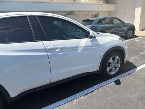 Used 2022 Honda HR-V LX image 14