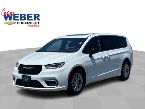 Used 2026 Chrysler Pacifica Limited FWD image 1