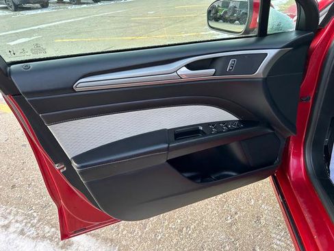 Used 2020 Ford Fusion SE w/ Equipment Group 151A image 7