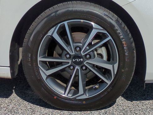 Used 2024 Kia Forte LXS image 11