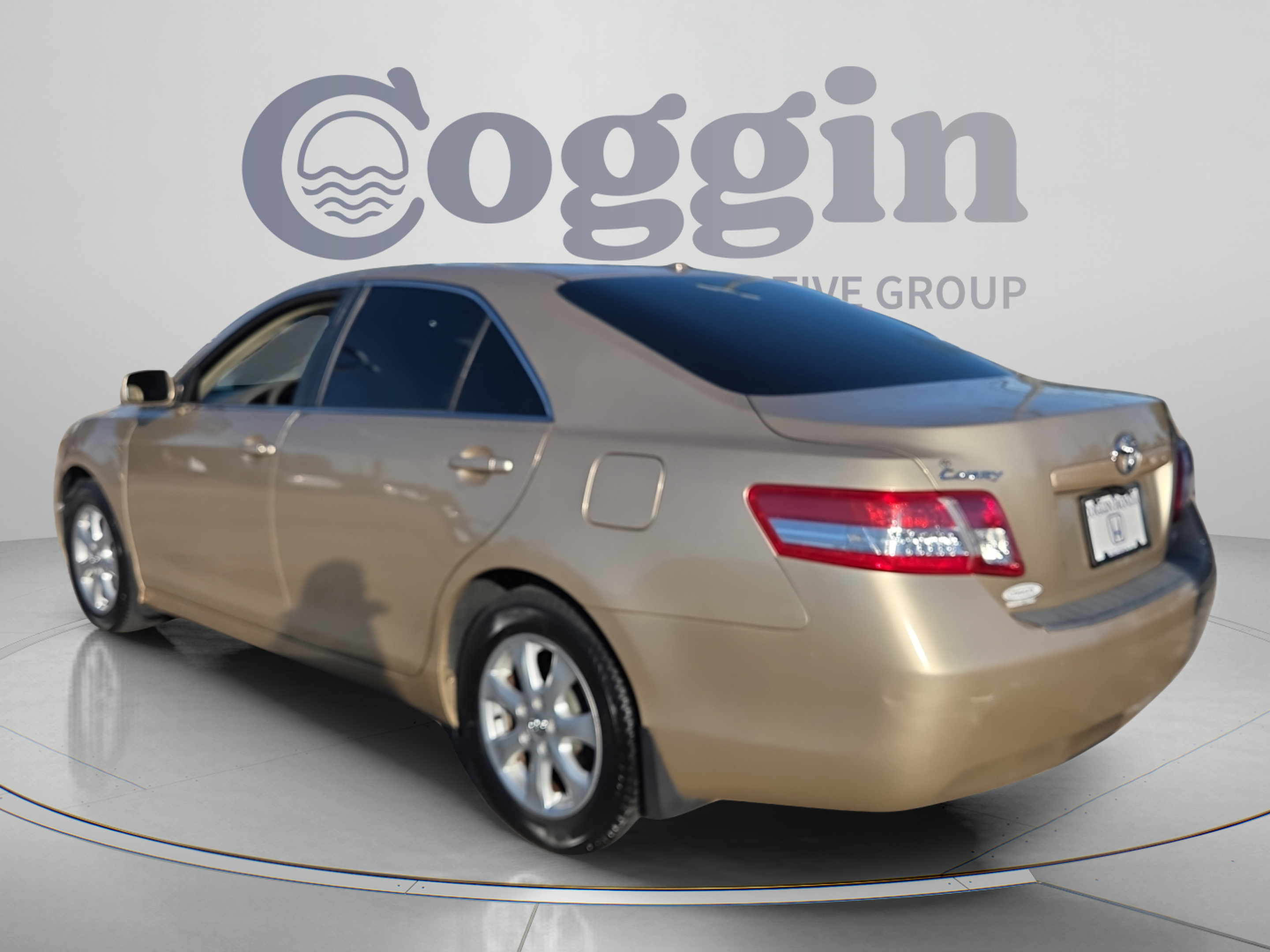 Used 2011 Toyota Camry LE w/ LE Extra-Value Pkg FWD image 3