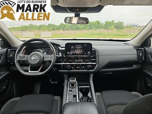 Used 2025 Nissan Pathfinder SV FWD image 19