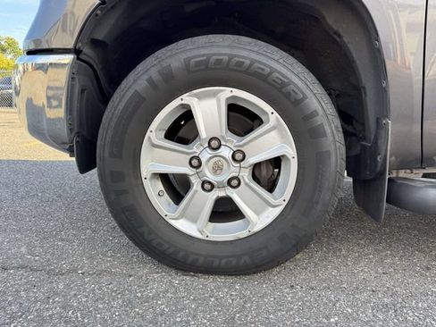 Used 2016 Toyota Tundra SR5 w/ SR5 Upgrade Package AWD/4WD image 12