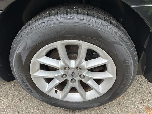 Used 2013 Ford Taurus SE image 28