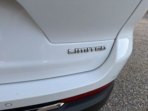 Used 2024 Jeep Grand Cherokee L Limited image 7