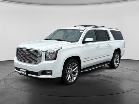 Used 2017 GMC Yukon XL Denali w/ Open Road Package AWD/4WD image 4