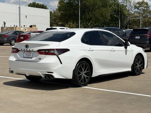 Used 2024 Toyota Camry SE FWD image 4