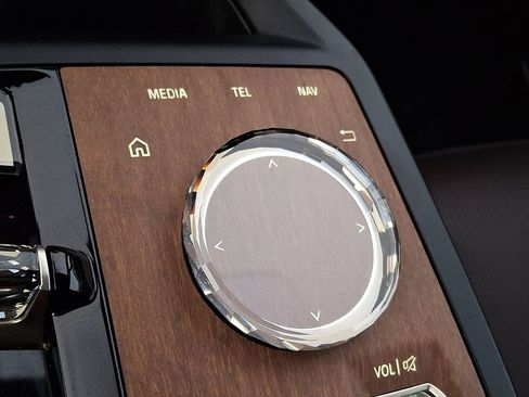 Used 2022 BMW iX xDrive50 w/ Premium Package image 18