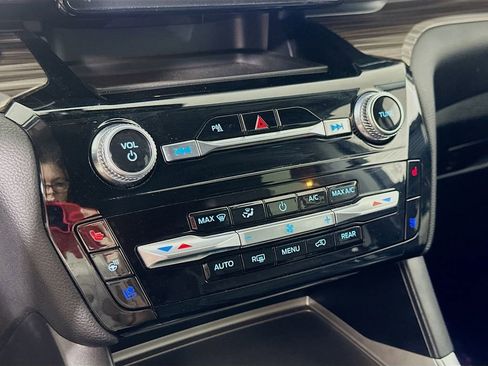 Used 2023 Ford Explorer Limited image 27