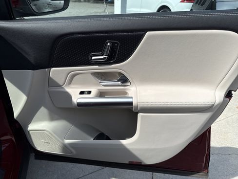 Used 2025 Mercedes-Benz GLA 250 image 33