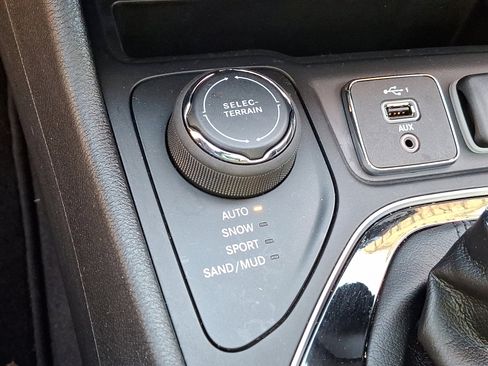 Certified 2022 Jeep Cherokee Limited image 25