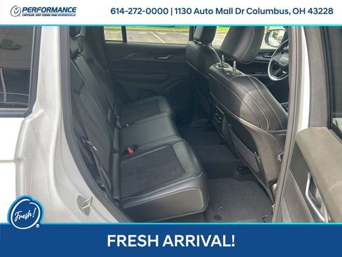 Used 2023 Jeep Grand Cherokee Altitude AWD/4WD image 15