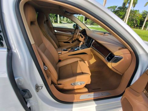 Used 2015 Porsche Panamera S RWD image 40