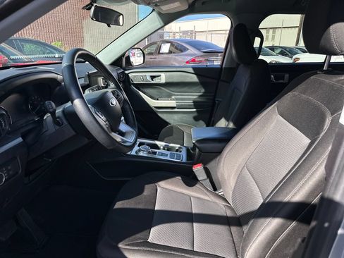 Used 2022 Ford Explorer XLT RWD image 13