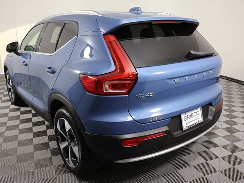 Used 2024 Volvo XC40 B5 Plus AWD/4WD image 6