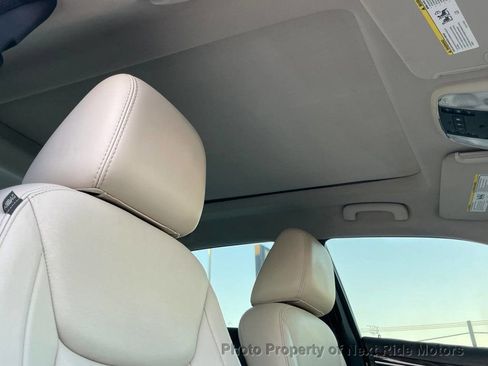 Used 2016 Chrysler 300 Limited image 11