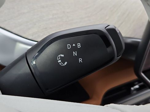 New 2025 Volkswagen ID. Buzz Pro S Plus AWD/4WD image 17