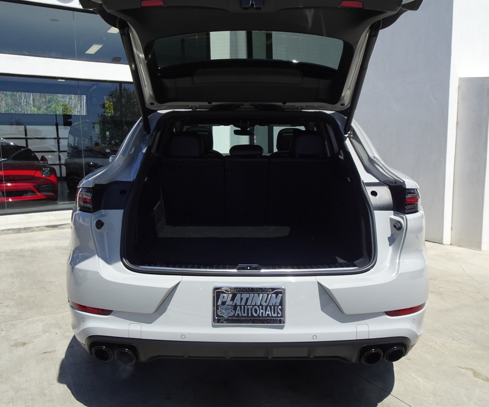 Used 2023 Porsche Cayenne Turbo w/ Premium Package Plus (PI3) AWD/4WD image 8