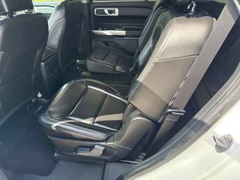 Used 2023 Ford Explorer XLT w/ Equipment Group 202A RWD image 4