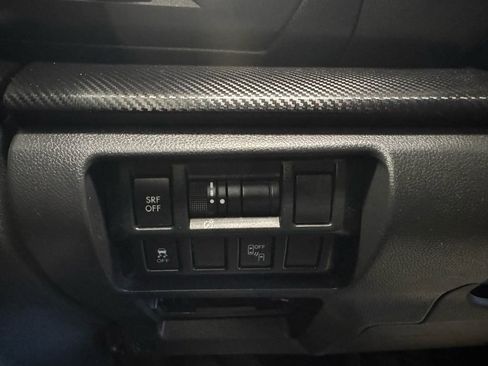 Used 2018 Subaru Crosstrek 2.0i Premium w/ Eyesight System image 33