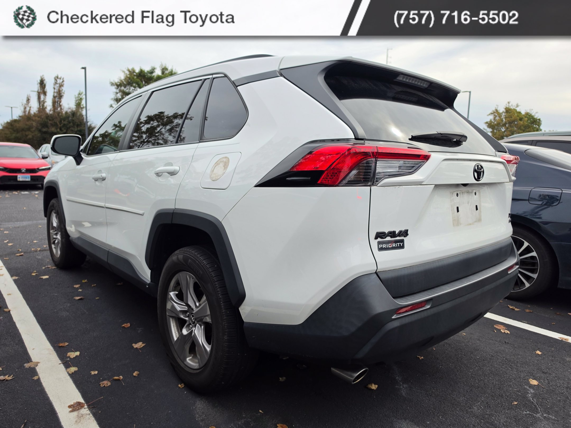 Used 2022 Toyota RAV4 XLE w/ Convenience Package AWD/4WD image 4