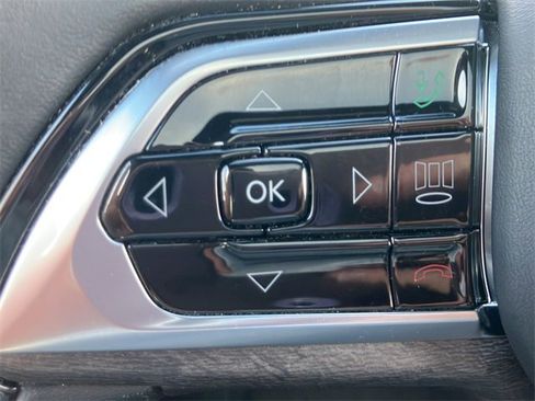 Used 2022 Jeep Grand Cherokee Overland w/ Adv Protech Group III image 18