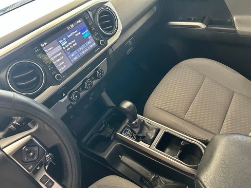 Used 2022 Toyota Tacoma SR5 RWD image 46